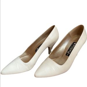 Vintage Proxy White Pumps Size 7.5